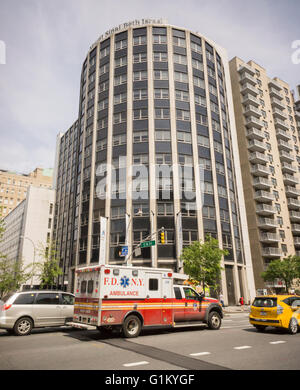 Die Linsky Pavillon des Mt. Sinai Beth Israel Medical Center in New York am Samstag, 14. Mai 2016. Die Dorfbewohner, einer lokalen Zeitung hat berichtet, der Mt. Sinai plant, das kultige Ostseite-Krankenhaus in der Nähe. Mount Sinai Health System, der Besitzer dieses Krankenhaus und zahlreiche andere, hat bestritten, dass es beabsichtigt, die Anlage zu schließen. 856 Betten-Krankenhaus diente der East Side von Manhattan seit über 125 Jahren. (© Richard B. Levine) Stockfoto