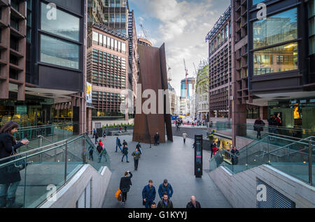 Dreh-und Angelpunkt Skulptur von Richard Serra außerhalb London Liverpool Street Station, London, UK Stockfoto