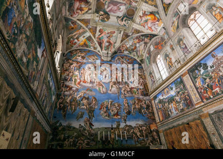 Die Sixtinische Kapelle Decke, gemalt von Michelangelo das jüngste Gericht Stockfoto