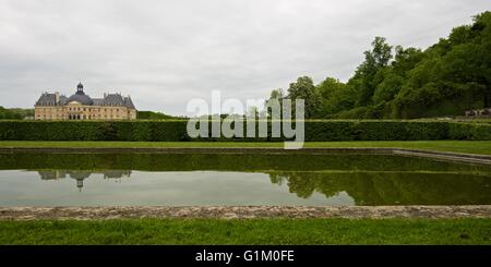 Ein Farbbild des Chateau de Vaux-le-Vicomte an einem bewölkten Tag genommen Stockfoto