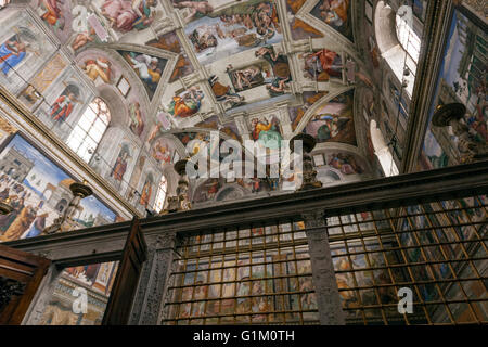 Decke der Sixtinischen Kapelle von Michelangelo gemalt Stockfoto
