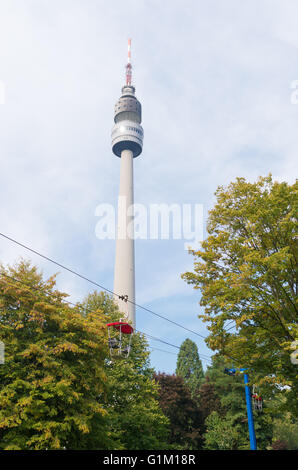 DORTMUND, Deutschland - 4. Oktober 2015: Florianturm (Florianturm) in Westfalen Park. Im Jahr 1959 erbaut, hat es eine Höhe von 720 ft Stockfoto