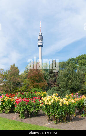 DORTMUND, Deutschland - 4. Oktober 2015: Florianturm (Florianturm) in Westfalen Park. Im Jahr 1959 erbaut, hat es eine Höhe von 720 ft Stockfoto