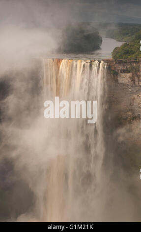 Kaieteur Falls im Nebel, Potaro River, Guyana Stockfoto