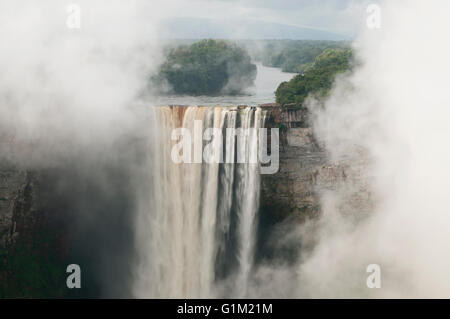 Kaieteur Falls im Nebel, Potaro River, Guyana Stockfoto