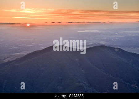 Mount Diablo State Park Blick auf den Sonnenuntergang wie aus Eagle Peak gesehen. Contra Costa County, Kalifornien, USA. Stockfoto