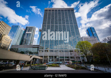 Moderne Gebäude am Nathan Phillips Square in Toronto, Ontario. Stockfoto