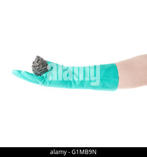 Hand in Latex Gummihandschuh hält Küchenschwamm über weißen Hintergrund isoliert Stockfoto