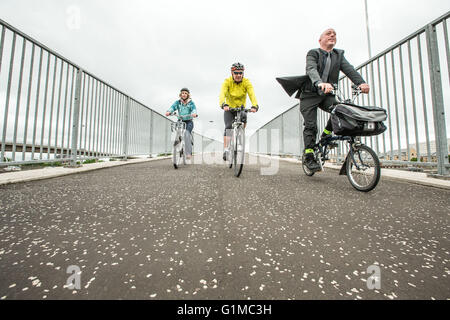 Radfahrer mit Radwegen Stockfoto