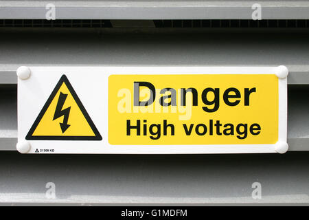 Hochspannungs-Warnschild Stockfoto