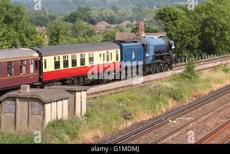 Tornado vorbei Salfords mit einem Kathedralen Express von Lewes nach Salisbury Stockfoto