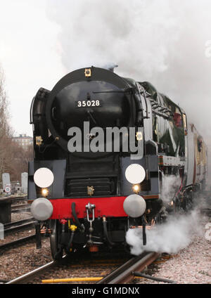 35028 Clan Line in Clapham Junction mit VSOE Pullmans Stockfoto