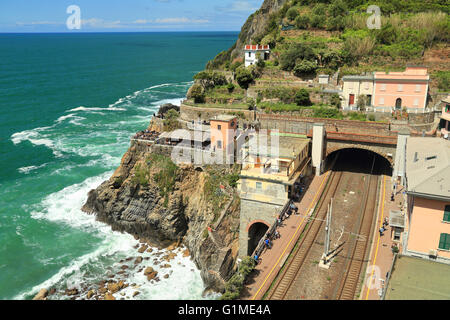 Tunnel zum Bahnhof von Riomaggiore Cinque Terre Stockfoto