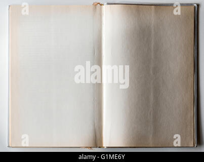 Alten Grunge-Buch bis zur letzten Seite Vorstellung im Alter von strukturiertem Papier innen. Stockfoto