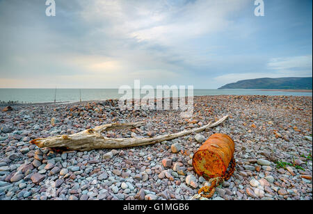 Strandgut angespült am Strand von Porlock Weir an der Küste von Exmoor in Somerset Stockfoto