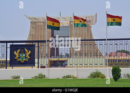 Accra, Flagge Personalhaus des Präsidenten von Ghana, Präsidentenpalast und Wappen, Ghana-Flaggen Stockfoto