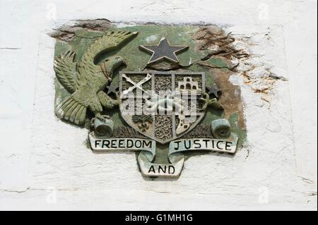 Ghana, Fort Ussher, Slave Fort des Atlantischen Sklavenhandels Trans, Accra in Westafrika, Festungsmuseum, Wappen. Stockfoto