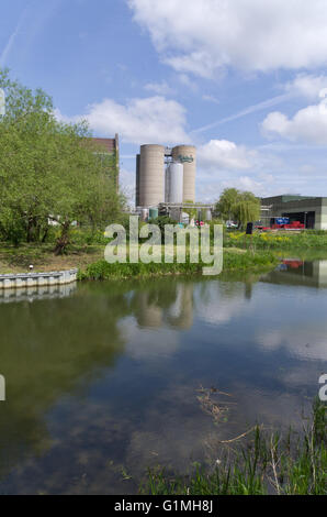 Carlsberg-Brauerei an den Ufern des Flusses Nene, Northampton, UK Stockfoto