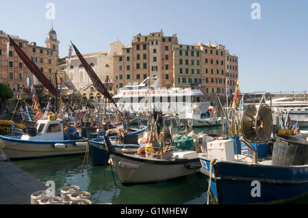 Camogli italienischen Fischerdorf Dorf Urlaubsort an der Westseite der Halbinsel von Portofino, Golfo Paradiso Riviera di Stockfoto