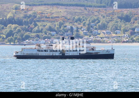 Die Ankunft des historischen Dampfers TS Königin Mary zurück zu den Clyde, geschleppt von Tilbury Docks durch den Schlepper Venture. Stockfoto