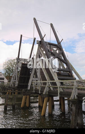 Hölzernen Klappbrücke in Wieck bei Greifswald, Mecklenburg-Vorpommern, Deutschland. Stockfoto