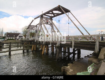 Hölzernen Klappbrücke in Wieck bei Greifswald, Mecklenburg-Vorpommern, Deutschland. Stockfoto