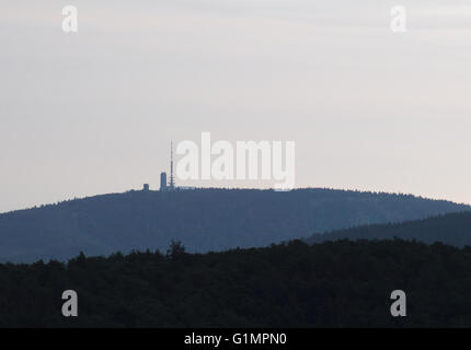 Weit Blick auf den großen Inselsberg im Thüringer Wald in Deutschland. Stockfoto