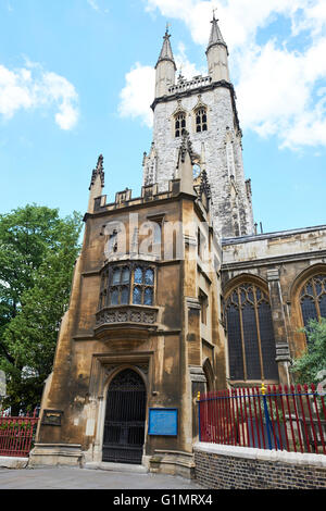 Kirche des Heiligen Grabes bekannt als St. Sepulchre ohne Newgate Holborn Viaduct London UK Stockfoto