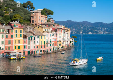 Die Promenade von Portofino, einem kleinen touristischen Dorf in der Nähe von Genua Stockfoto