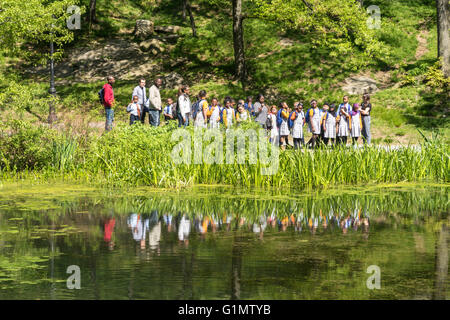 Das Harlem Meer ist ein kleines Gewässer am nördlichen Rand des Central Park in New York City, USA Stockfoto