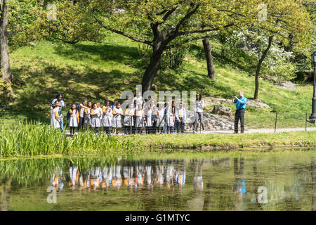 Das Harlem Meer ist ein kleines Gewässer am nördlichen Rand des Central Park in New York City, USA Stockfoto