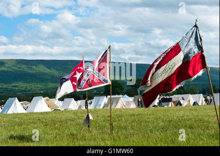 Fahnen in das Lager an der neuen Markt-Virginia, Civil War Reenactment Battle Stockfoto