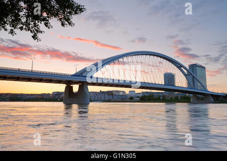 Apollo-Brücke über die Donau in Bratislava, Slowakei. Stockfoto