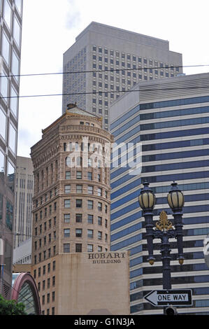 San Francisco, Vereinigte Staaten von Amerika: Skyline und Hobart Building, 1914 von Willis Polk, eines der historischen Wahrzeichen der Stadt abgeschlossen Stockfoto