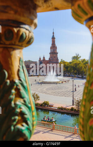 Sevilla, Provinz Sevilla, Andalusien, Südspanien. Plaza de España. Für die Ibero-Amerikanische Ausstellung 1929 gebaut Stockfoto