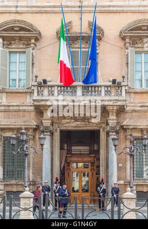 Rom, Italien.  Eingang zum Palazzo Madama.  Der Palazzo ist der Sitz des Senats der Republik Italien. Stockfoto