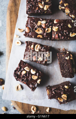 No-Bake Haselnuss Ganache Brownies, glutenfrei, Vegan, raffinierten Zucker. Stockfoto