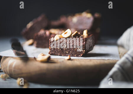 No-Bake Haselnuss Ganache Brownies, glutenfrei, Vegan, raffinierten Zucker. Stockfoto