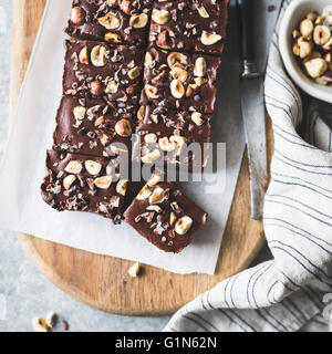 No-Bake Haselnuss Ganache Brownies, glutenfrei, Vegan, raffinierten Zucker. Stockfoto