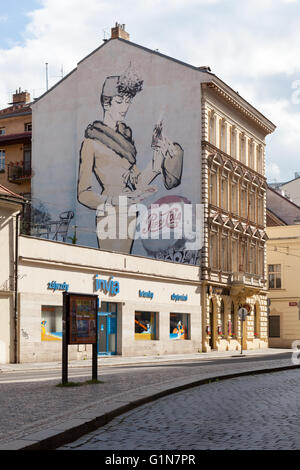 Riesige Pepsi-Cola-Werbung auf einem Wandgemälde in Jindrisska Street, Nove Mesto, Prag Stockfoto