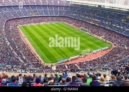 BARCELONA - FEB 21: Einen allgemeinen Überblick über das Stadion Camp Nou im Fußballspiel zwischen Futbol Club Barcelona und Malaga. Stockfoto