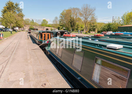 Narrowboote oder Kanalschiffe im Trevor-Becken am Llangollen-Kanal bei Froncysyllte Stockfoto