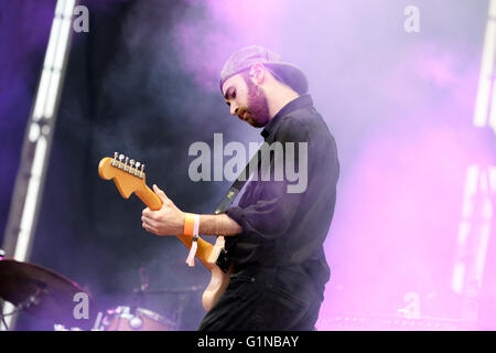 VALENCIA, Spanien - 5 APR: Der Gitarrist von Yuck (Band) führt auf MBC Fest am 5. April 2015 in Valencia, Spanien. Stockfoto