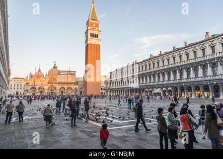 Piazza San Marco, Basilica di San Marco und Campanile auf ein Herbstnachmittag Stockfoto