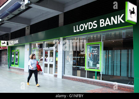 Llyods Bank auf Holz grün High Road, North London Stockfoto