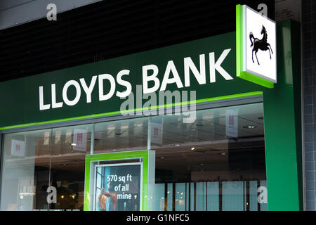 Llyods Bank auf Holz grün High Road, North London Stockfoto