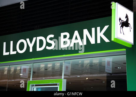 Llyods Bank auf Holz grün High Road, North London Stockfoto