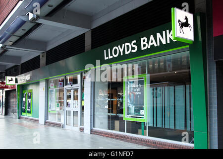 Llyods Bank auf Holz grün High Road, North London Stockfoto