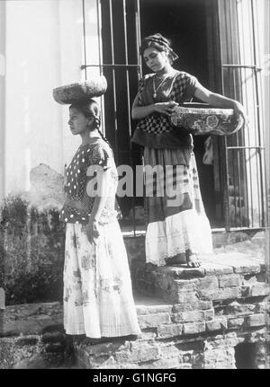 Tina Modotti - zwei Frauen aus Tehuantepec mit Jicalpextle - Museo Nacional de Arte de Mexico Stockfoto