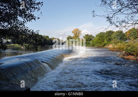 Llandaff Wehr am Fluss Taff Cardiff Wales Großbritannien Stockfoto